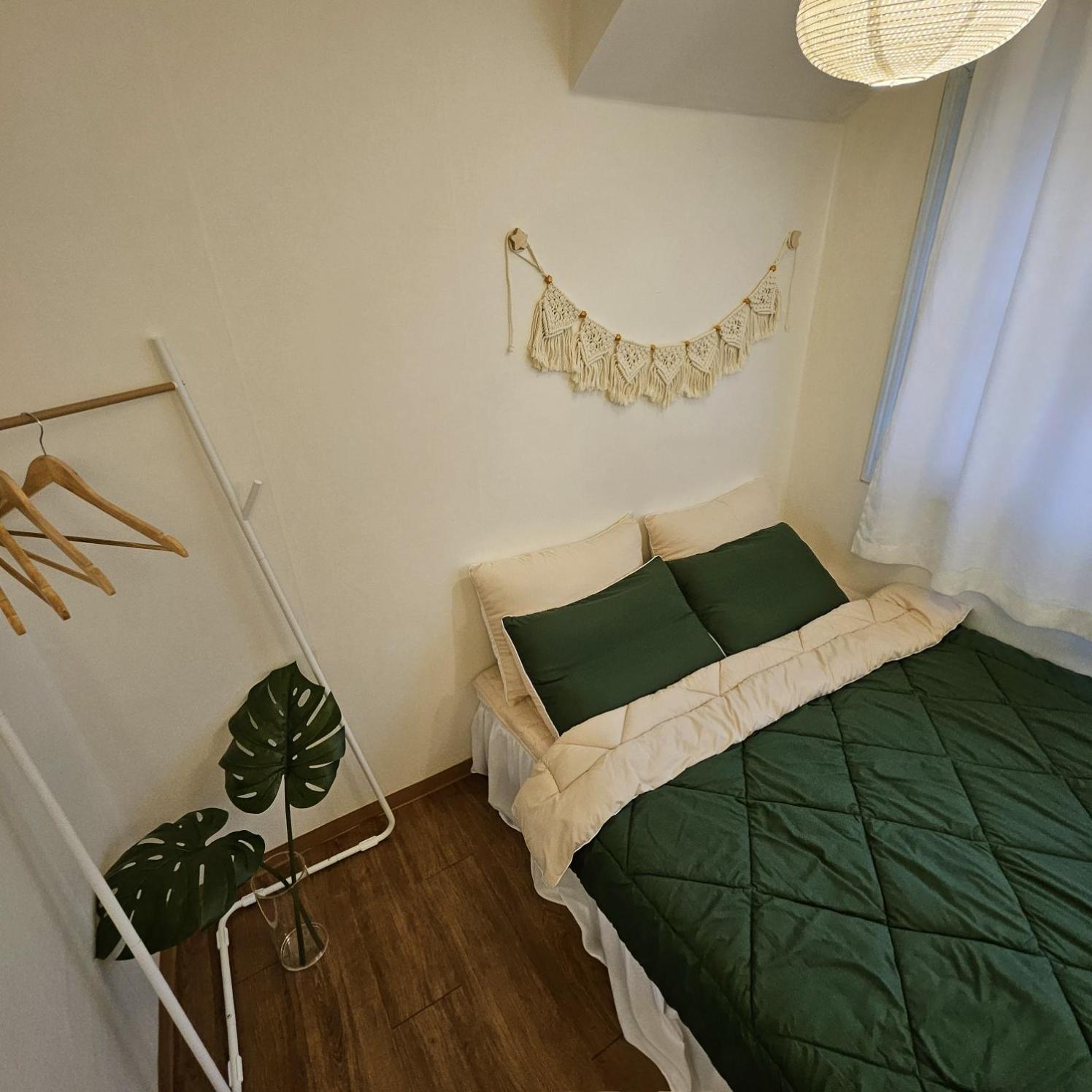 Warm Welcome, Apartment